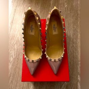 24 hr SALE LAST CHANCE - 37 Valentino rockstud pumps